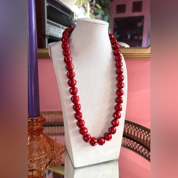 1950's Crown Trifari Red Delicious Lucite Apple Bead MCM Necklace - Picture 1 of 5